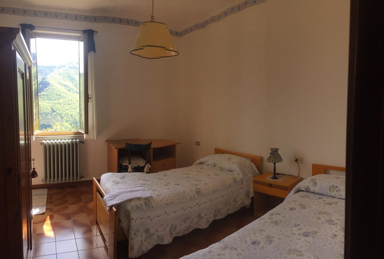 Camera Doppia con Letti Singoli e Bagno in Comune
